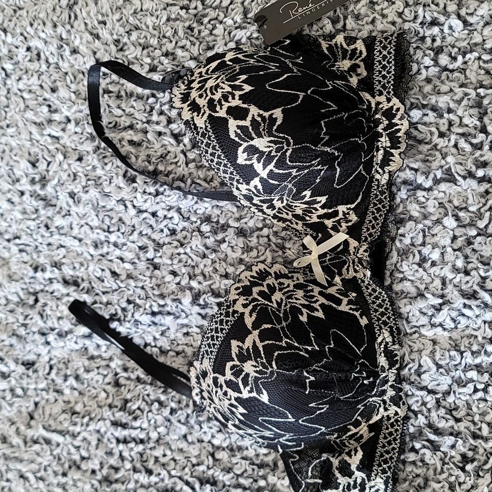 NWT Rene Rofe lace bra